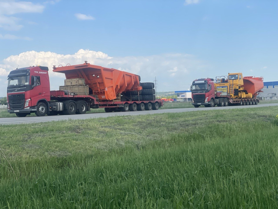 Transportation of a Quarry Dump Truck