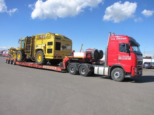 Transportation of agricultural equipment 0