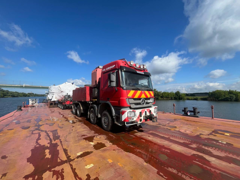 Transportation of oversized cargo