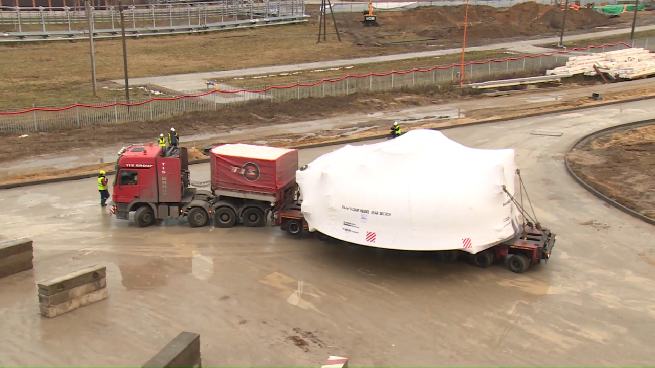 Transportation of oversized equipment with a width of 9.56 m for the space industry