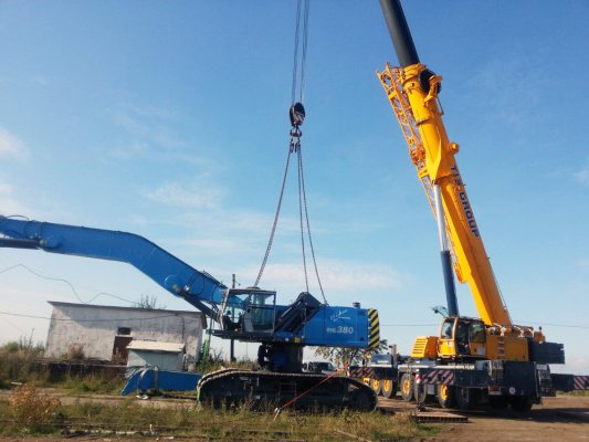 Excavator's assembling 1 Excavator's assembling 1