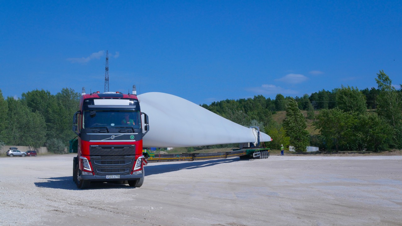 Road haulage of oversized cargoes