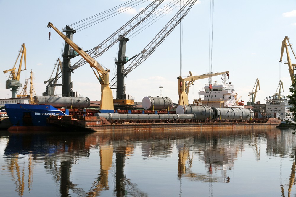 A unique transportation of oversized equipment from Spain