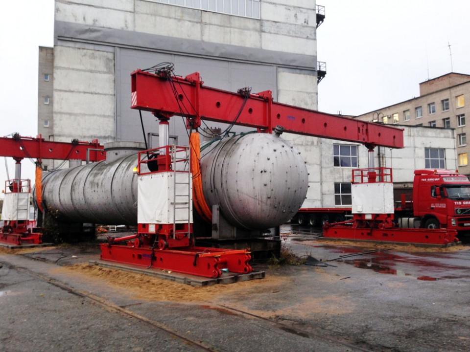 Complex logistics of 210t equipment